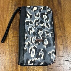 EUC Pistil Pounce Fast lane Wallet